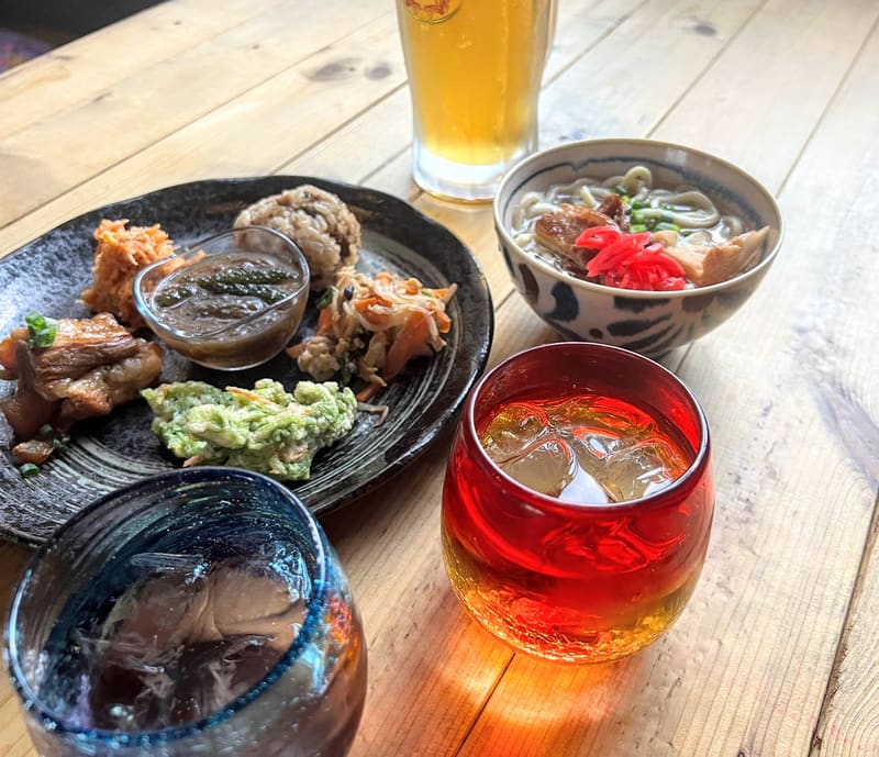 大皿に盛った宴会料理